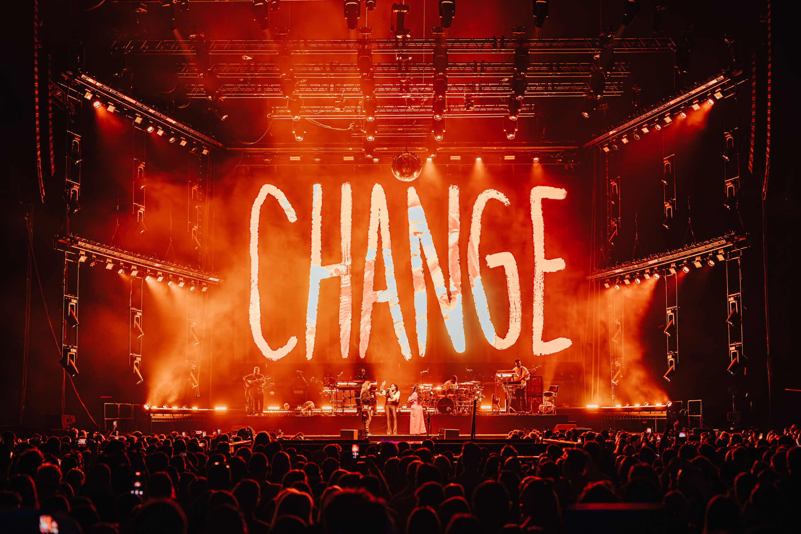 https://twosuns.agency/wp-content/uploads/2025/04/Next-Level-Lights-Sugababes-The-O2-10th-April-2025-by-Luke-Dyson-LD3_0291-Enhanced-NR-1-scaled.jpg