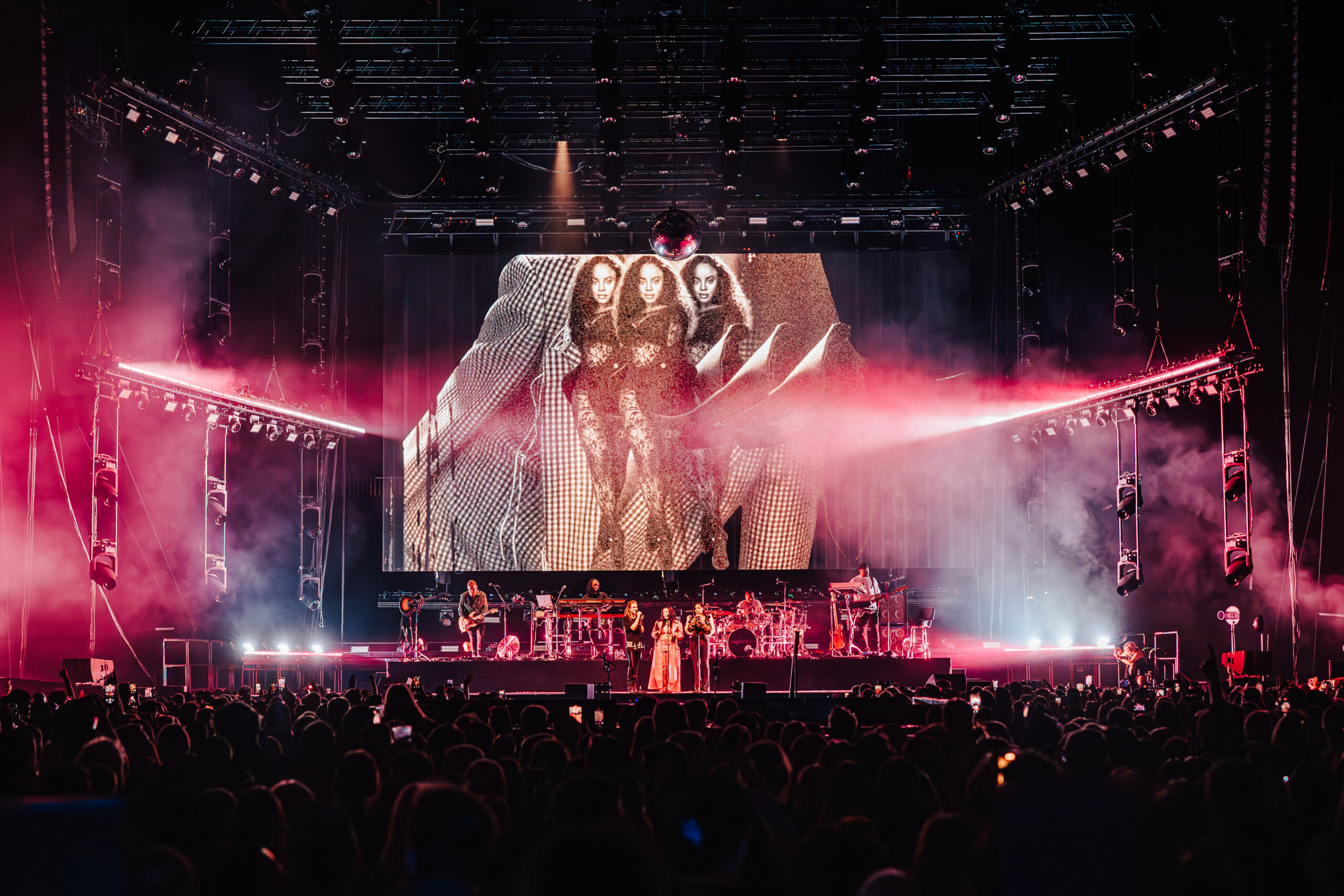 https://twosuns.agency/wp-content/uploads/2025/04/Next-Level-Lights-Sugababes-The-O2-10th-April-2025-by-Luke-Dyson-LD3_0881-Enhanced-NR-scaled.jpg